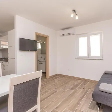 1 Bedroom Beautiful In * Biograd Na Moru