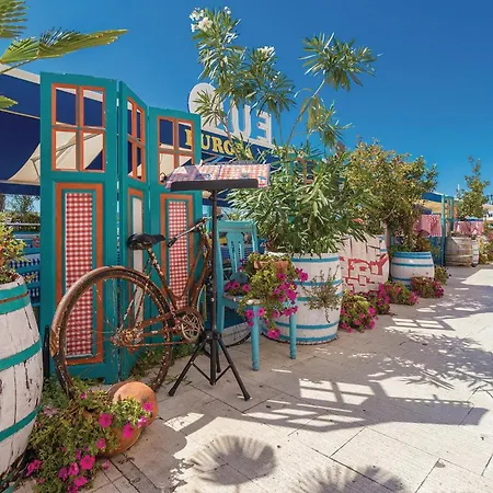 1 Bedroom Beautiful In Apartmán Biograd Na Moru