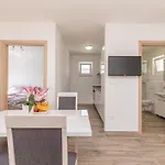 アパート One-bedroom In ビオグラード・ナ・モル