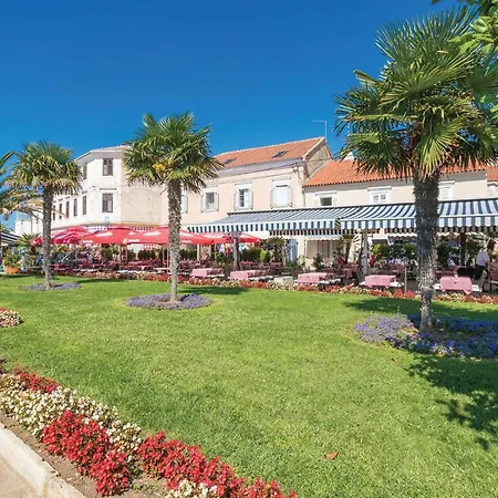 1 Bedroom Beautiful In Apartment *