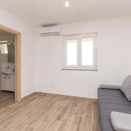 1 Bedroom Beautiful In Apartment Biograd Na Moru
