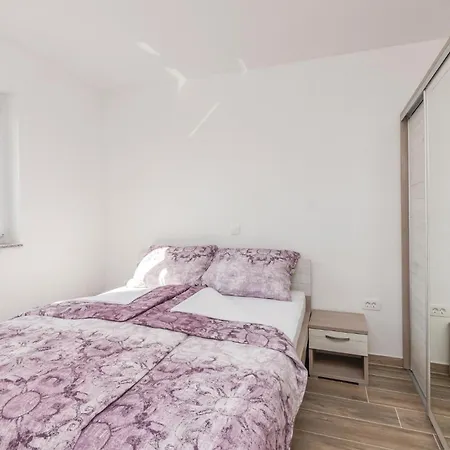 1 Bedroom Beautiful In * Biograd Na Moru